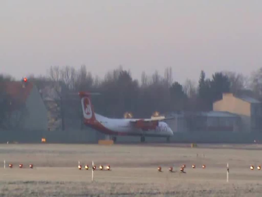 Air Berlin DHC-8-402Q D-ABQI beim Start in Berlin-Tegel am 18.01.2015