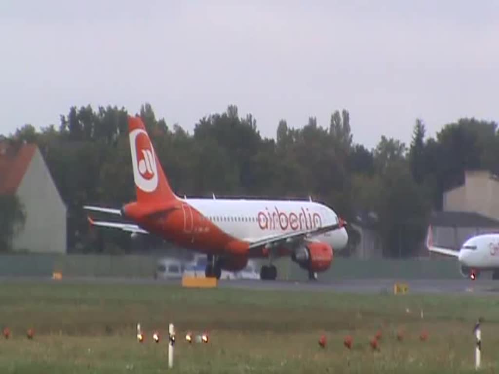 Air Berlin(Belair) A 319-112 HB-JOY beim Start in Berlin-Tegel am 27.09.2014