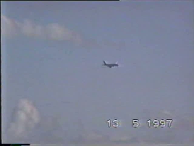 Condor B 767 bei der Landung auf dem Flughafen lanzarote am 13.05.1997, Digitalisierung einer alten Video 8 Aufnahme