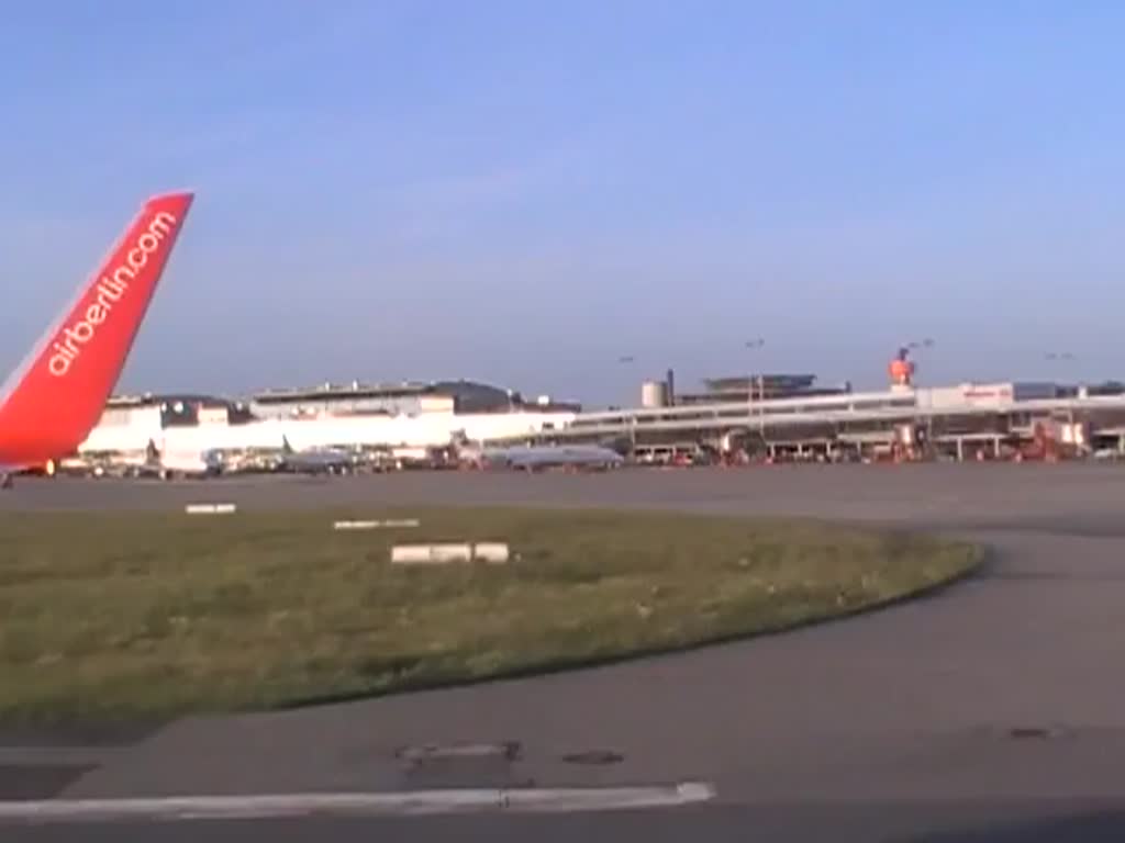 Start in Hamburg nach Mnchen gefilmt aus der Air Berlin Boeing 737-800 D-ABKA am 03.06.13
