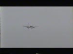 757/392/airtours-b-757-bei-der-landung Airtours B 757 bei der Landung auf dem Flughafen Mahon im Mai 1999. Digitalisierung einer Video 8 Aufnahme.