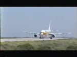 A300/398/monarch-a-300-im-mai-1999 Monarch A 300 im Mai 1999 auf dem Flughafen Mahon.
Digitalisierung einer Video 8 Aufnahme.