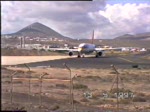 A310/358/hapag-lloyd-a-310-304-am-13051997-auf Hapag-LLoyd A 310-304 am 13.05.1997 auf dem Flughafen von Lanzarote, Digitalisierung einer alten Video 8 Aufnahme
