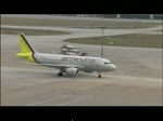 A319/774/ein-airbus-a319-100-von-germanwings-beim Ein Airbus A319-100 von Germanwings beim Rollen nach der Landung und eine Fokker 100 der Contact Air bei der Landung und mit anschlie�endem Rollen in Stuttgart