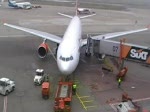 A330/331/ein-airbus-a330-der-air-berlin Ein Airbus A330 der Air Berlin beim Pushback und anschlie�enden rollen zur Startbahn in Hamburg Fuhlsb�ttel am 14.12.08