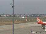 Start des am 20.11.2009 in Dienst gestellten Lufthansa   A 320-214 D-AIZA am 21.11.2009 auf dem Flughafen Berlin-Tegel