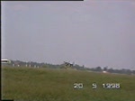 Landung und Rollen der Mig 29A 29+03 nach der Flugvorfhrung auf der ILA am 20.05.1998 mit berflug einer Bundeswehr Mc Donnell Douglas F-4F  Phantom II.
Digitalisierung einer alten Video 8 Aufnahme. Diese Maschine steht jetzt im Luftwaffenmuseum Berlin-Gatow