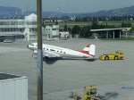 Douglas DC-3 der Austrian Airlines (OE-LBC) wird ber das Rollfeld des Salzburger Flughafens geschleppt, September 2005
