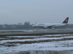 Lufthansa/1174/lufthansa-a-320-211-d-aipp-starnberg-beim Lufthansa A 320-211 D-AIPP 'Starnberg' beim Start in Berlin-Tegel am fr�hen Morgen des 08.01.2011