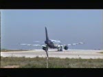Airtours A 319 im Mai 1999 auf dem Flughafen Mahon. Digitalisierung einer Video 8 Aufnahme