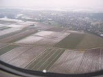 Landung in Zrich-Kloten in einem SWISS Airbus A 320 an einem diesig und leicht verschneiten Tag im Februar 2005. Das Viedo enthlt auch die Ansprache der Stewardess nach der Landung...