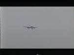 Airtours B 757 bei der Landung auf dem Flughafen Mahon im Mai 1999. Digitalisierung einer Video 8 Aufnahme.