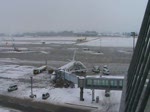 stuttgart-str/869/eine-boeing-737-800-der-deutschen-ferienfluggesellschaft Eine Boeing 737-800 der deutschen Ferienfluggesellschaft TUIfly beim Start auf der Runway 07 auf dem Flughafen der Baden-W�rttembergischen Hauptstadt Stuttgart am 9. Januar 2010