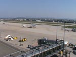 stuttgart-str/940/eine-blue-air-boeing-737-400-rollt-zur Eine Blue Air-Boeing 737-400 rollt zur Parkposition in Stuttgart neben eine andere Blue Air-Boeing 737-400 am 24.04.2010