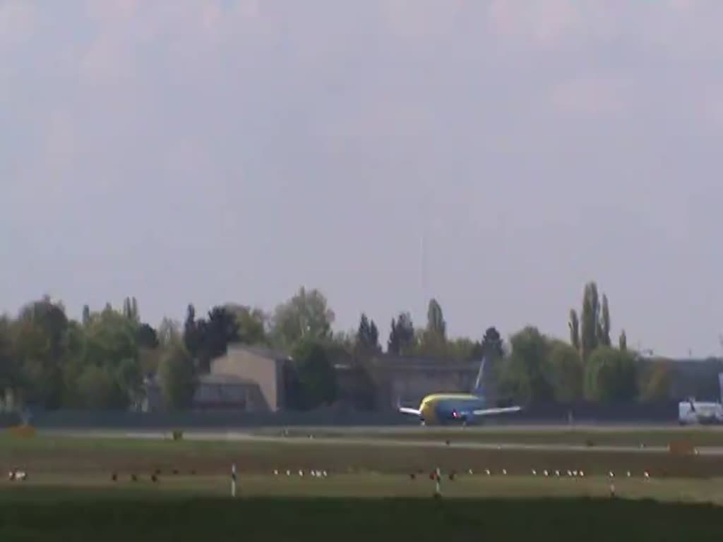 Ukraine International Airlines B 737-36Q UR-GBD beim Start in Berlin-Tegel am 01.05.2015