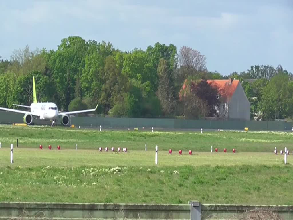 Air Baltic, Airbus A 220-300, YL-CSH, TXL, 03.05.2019