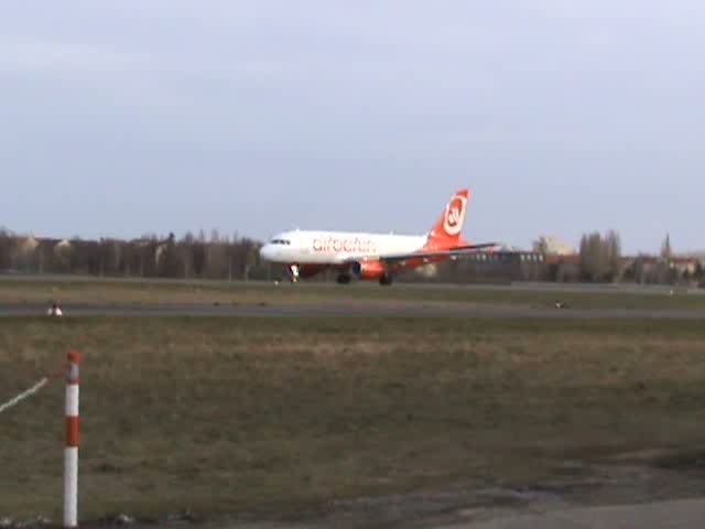 Air Berlin A 319-112 D-ABGJ beim Start in Berlin-Tegel am 27.02.2010