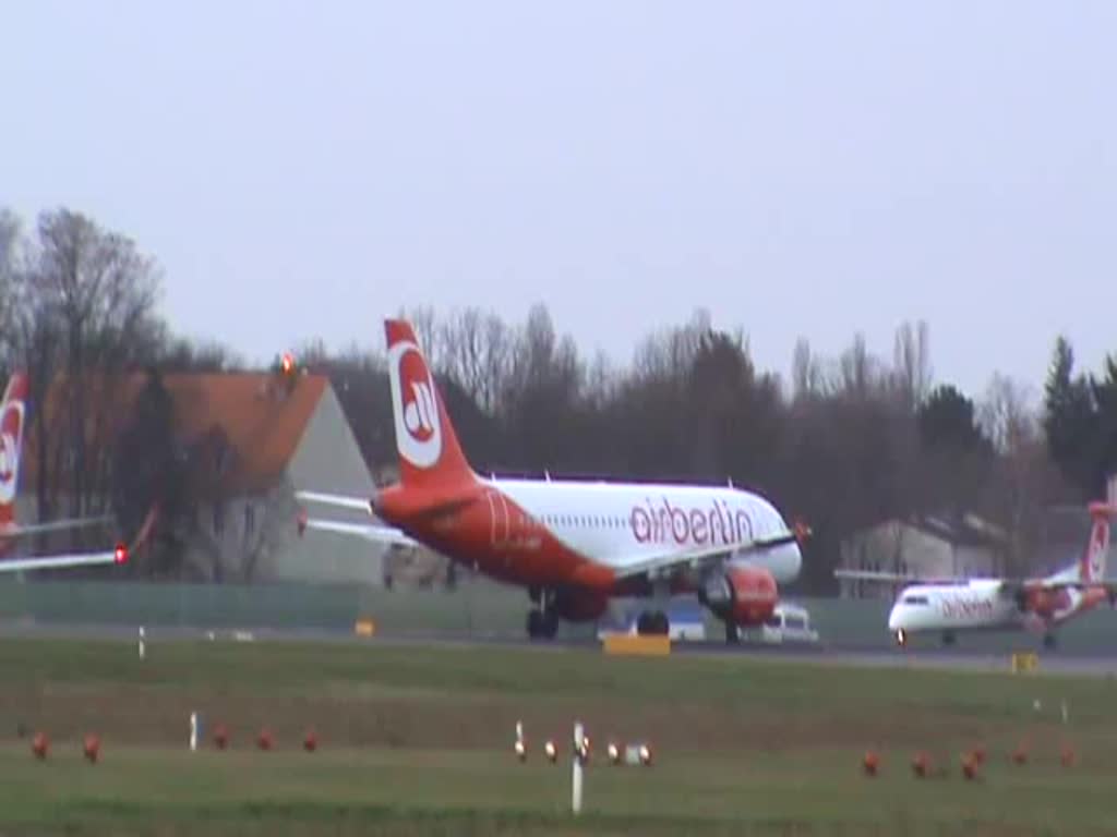 Air Berlin A 319-112 D-ABGP beim Start in Berlin-Tegel am 03.01.2015