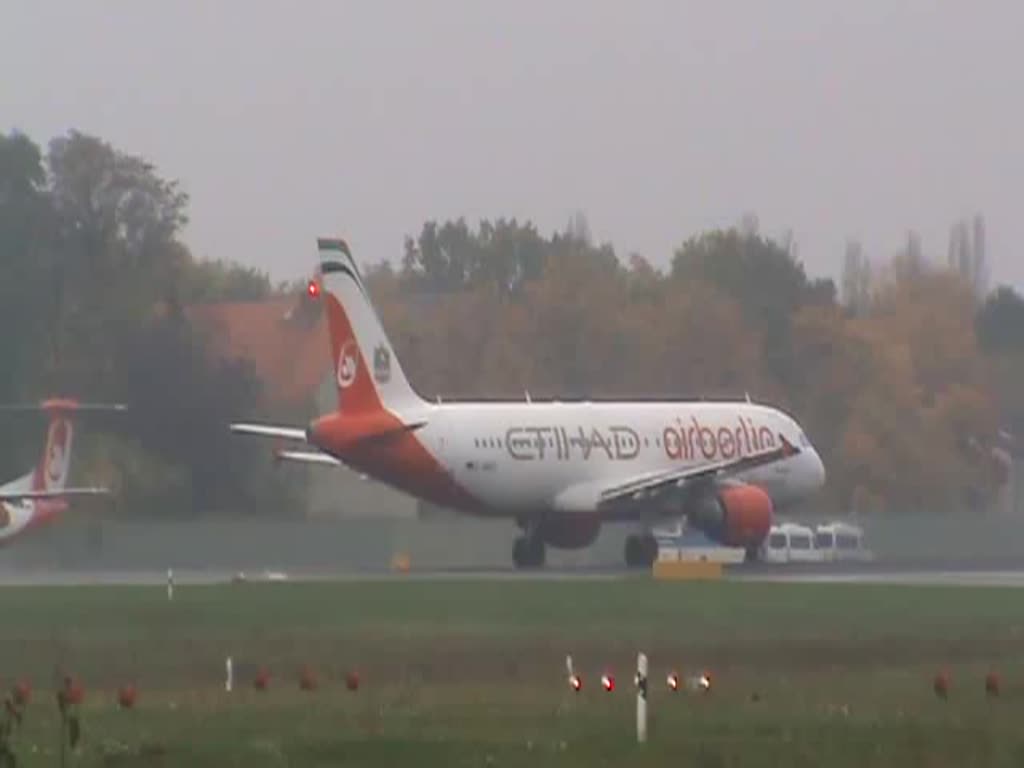 Air Berlin A 320-214 D-ABDU beim Start in Berlin-Tegel am 26.10.2014