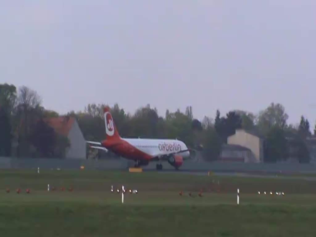 Air Berlin A 320-216 D-ABZB beim Start in Berlin-Tegel am 01.05.2015