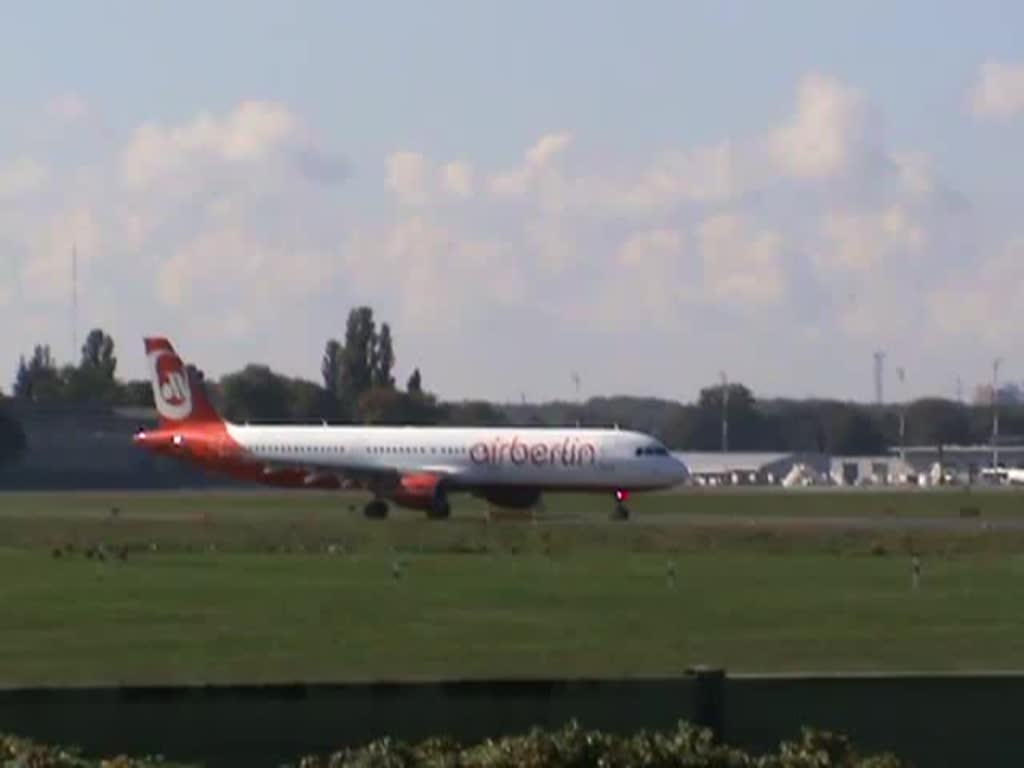 Air Berlin A 321-211 D-ABCA beim Start in Berlin-Tegel am 28.09.2013