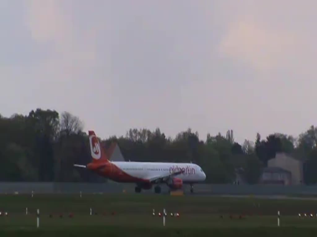 Air Berlin A 321-211 D-ABCK beim Start in Berlin-Tegel am 01.05.2015