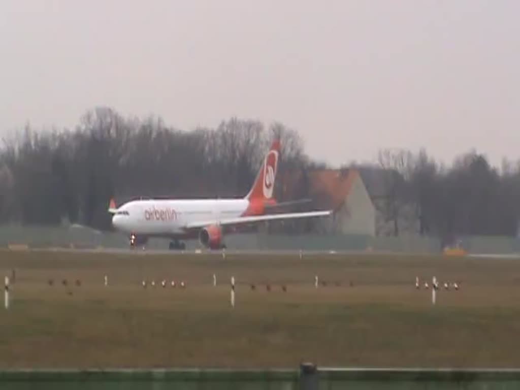 Air Berlin A 330-223 D-ALPC beim Start in Berlin-Tegel am 05.02.2016