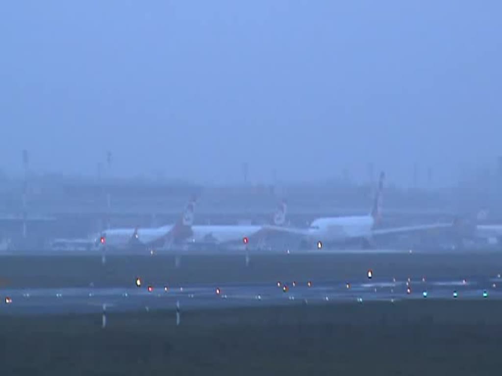 Air Berlin A 330-223 D-ALPF beim Start in Berlin-Tegel am 14.12.2013