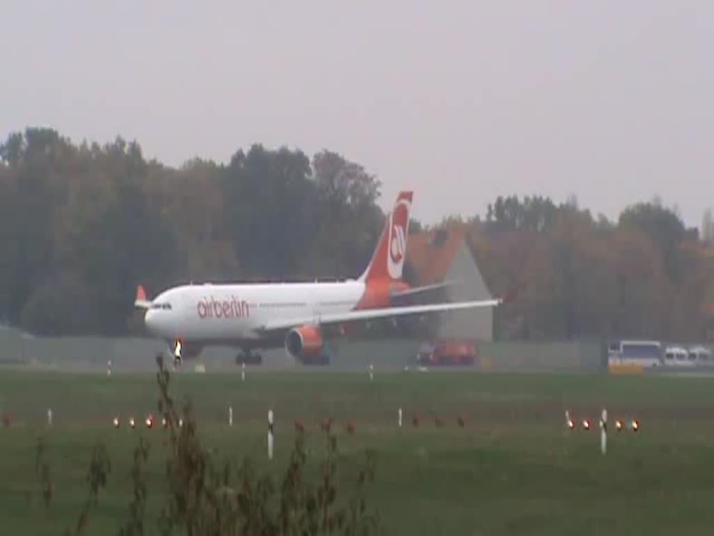 Air Berlin A 330-223 D-ALPH beim Start in Berlin-Tegel am 26.10.2014