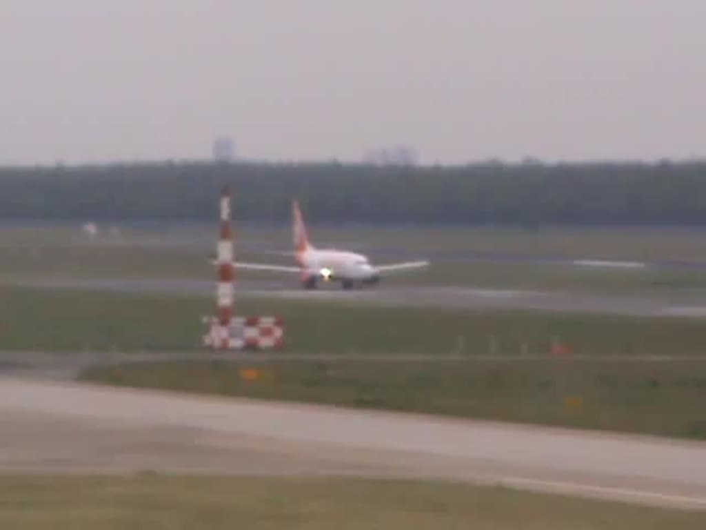 Air Berlin B 737-73S D-AIHA beim Start in Berlin-Tegel am 18.05.2013