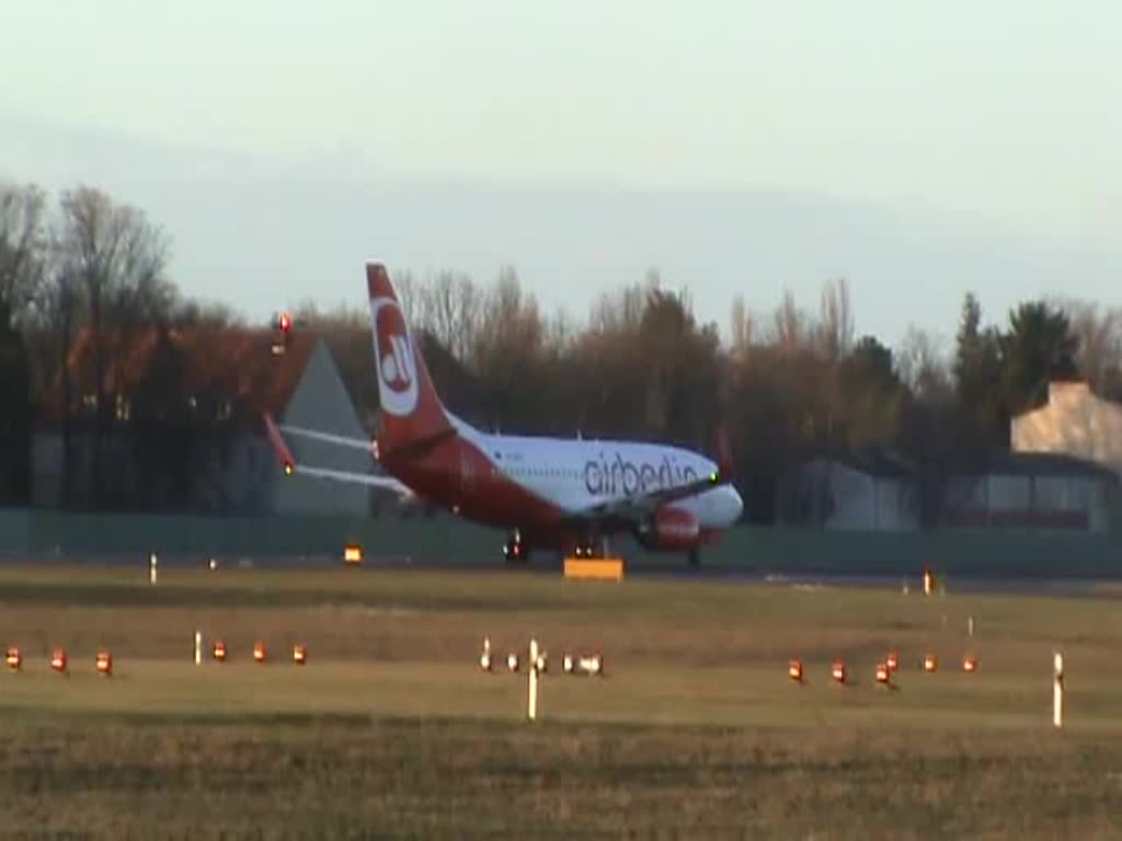 Air Berlin B 737-76J D-AGEC beim Start in Berlin-Tegel am 08.02.2015