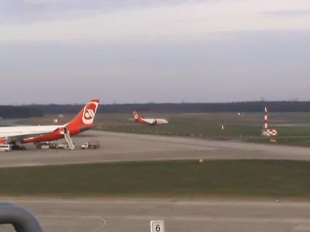 Air Berlin B 737-7K5 D-AHXE beim Start in Berlin-Tegel am 15.04.2012