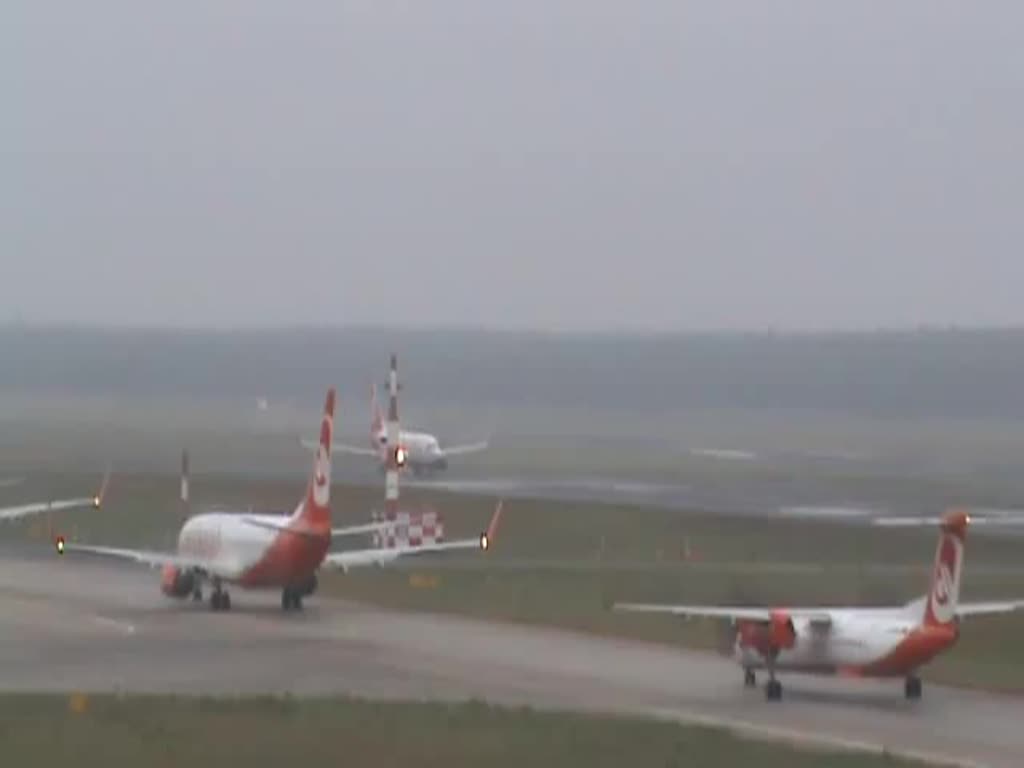 Air Berlin B 737-7K5 D-AHXF beim Start in Berlin-Tegel am 13.09.2014