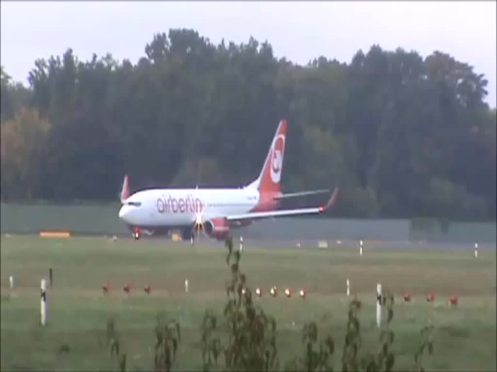 Air Berlin B 737-808 D-ABBX beim Start in Berlin-Tegel am 27.09.2014