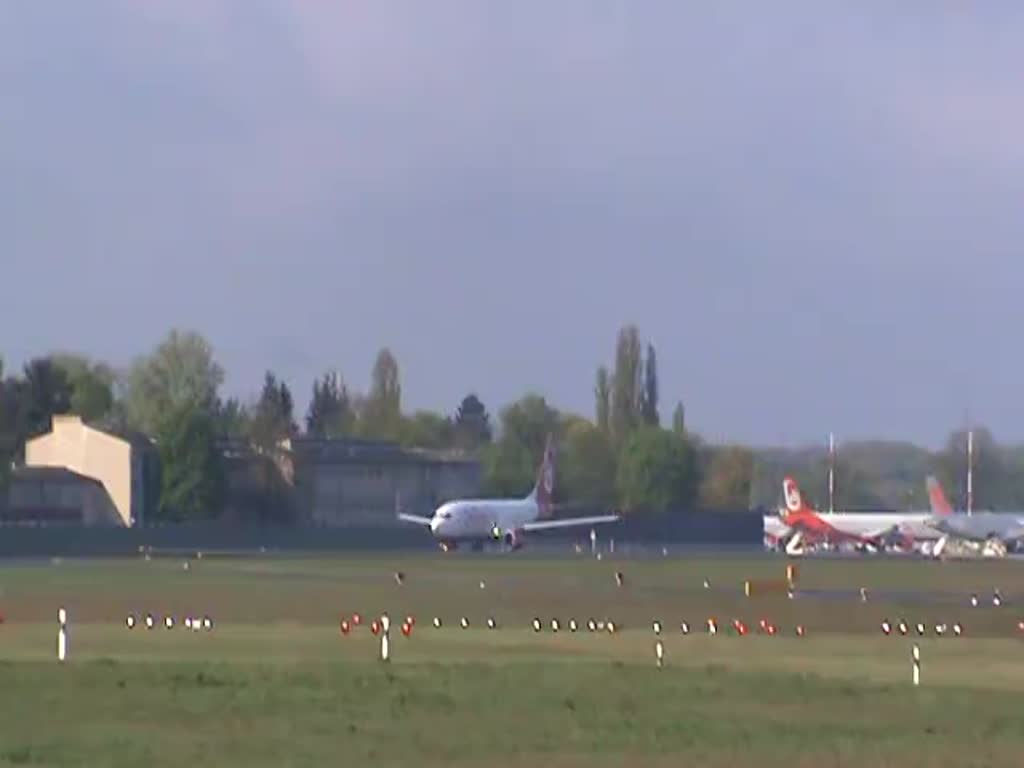 Air Berlin B 737-86J D-ABMI beim Start in Berlin-Tegel am 01.05.2015