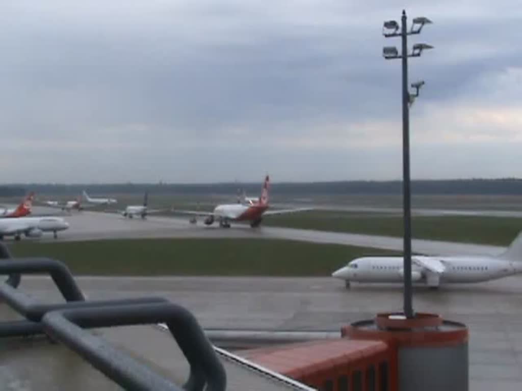 Air Berlin B 737-86J(WL) D-ABKF beim Start in Berlin-Tegel am 04.09.2010