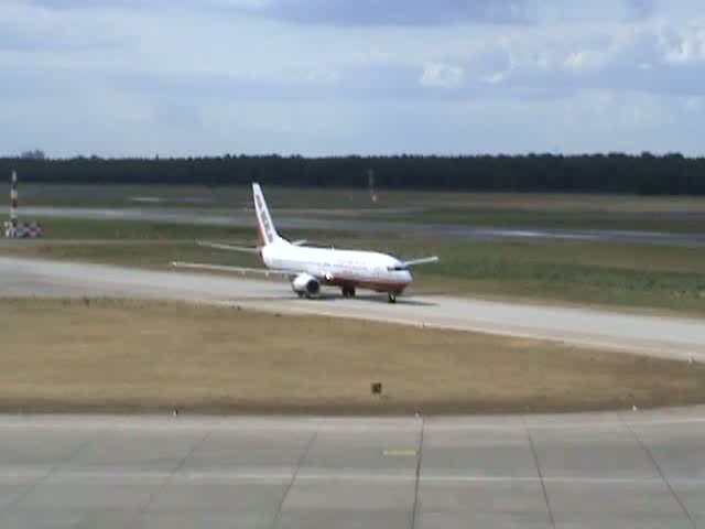 Air Berlin B 737-8Q8 D-ABBU bei der Ankunft auf dem Flughafen Berlin-Tegel am 14.08.2009