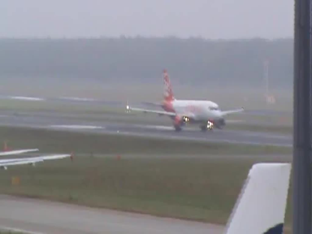 Air Berlin(Belair) A 319-112 HB-JOY beim Start in Berlin-Tegel am 13.09.2014