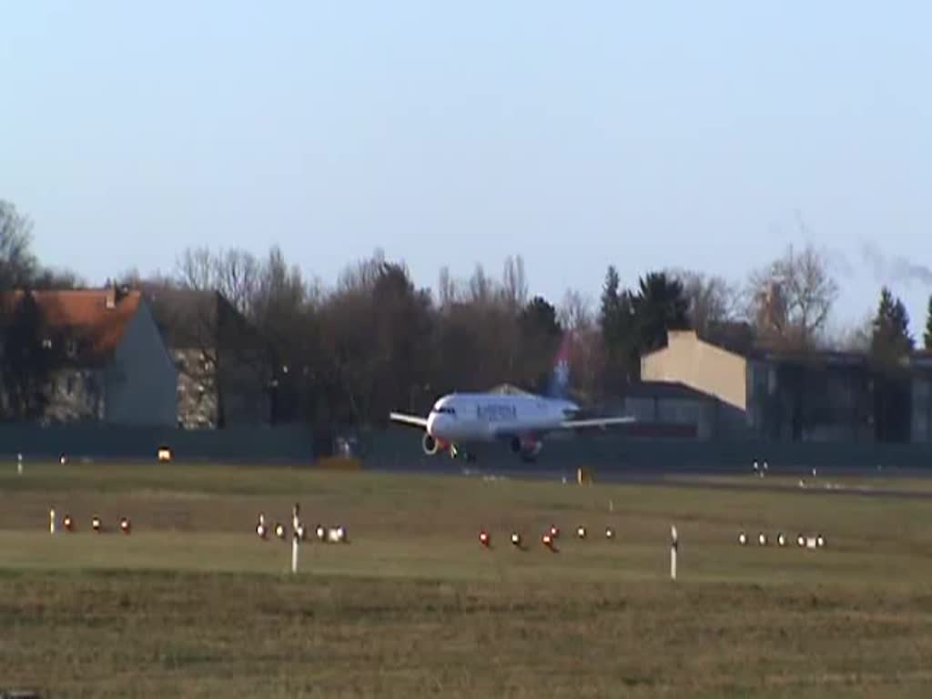 Air Serbia A 319-132 YU-APA beim Start in Berlin-Tegel am 08.02.2015