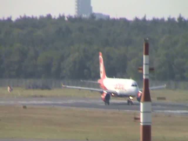 Airbus A320 der Air Berlin beim Start in Berlin-Tegel