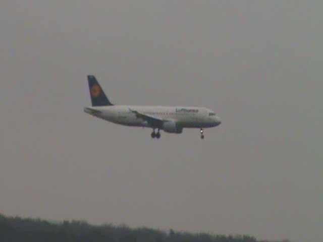 Airbus A39-100 von Lufthansa bei der Landung in FRA (Frankfurt am Main)