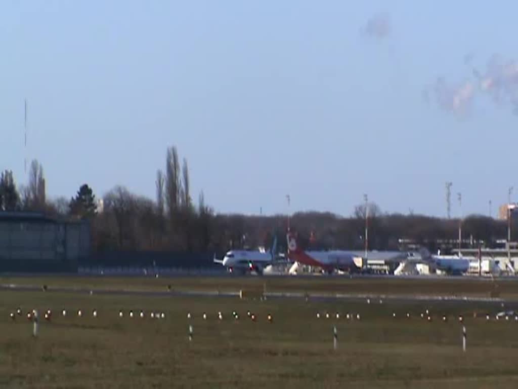 Alitalia CityLiner ERJ-175-200LR EI-RDK beim Start in Berlin-Tegel am 08.02.2015