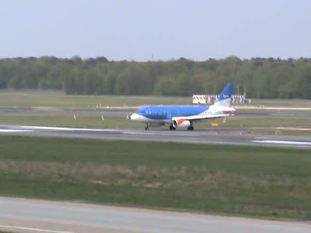 Ankunft des BMI A 319-131 G-DBCD am 01.05.2010 auf dem Flughafen Berlin-Tegel