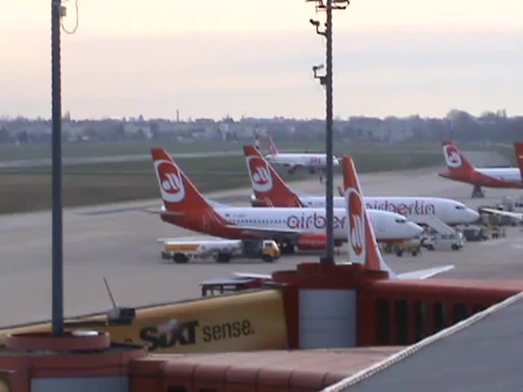 Ankunft des Sky Airlines A 321-231 TC-SKI in Berlin-Tegel am 15.04.2012