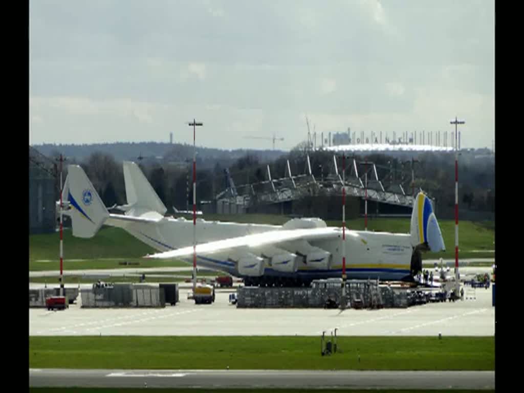 Antonov An-225 Mriya ist das grte Transportflugzeug der Welt. Am Hamburg Airport wurde die im Jahre 2010  die Antonov 225  mit einer Laser-Schweissanlage fr China beladen: 
Teilweise ist GEMA freie Musik zu hren!