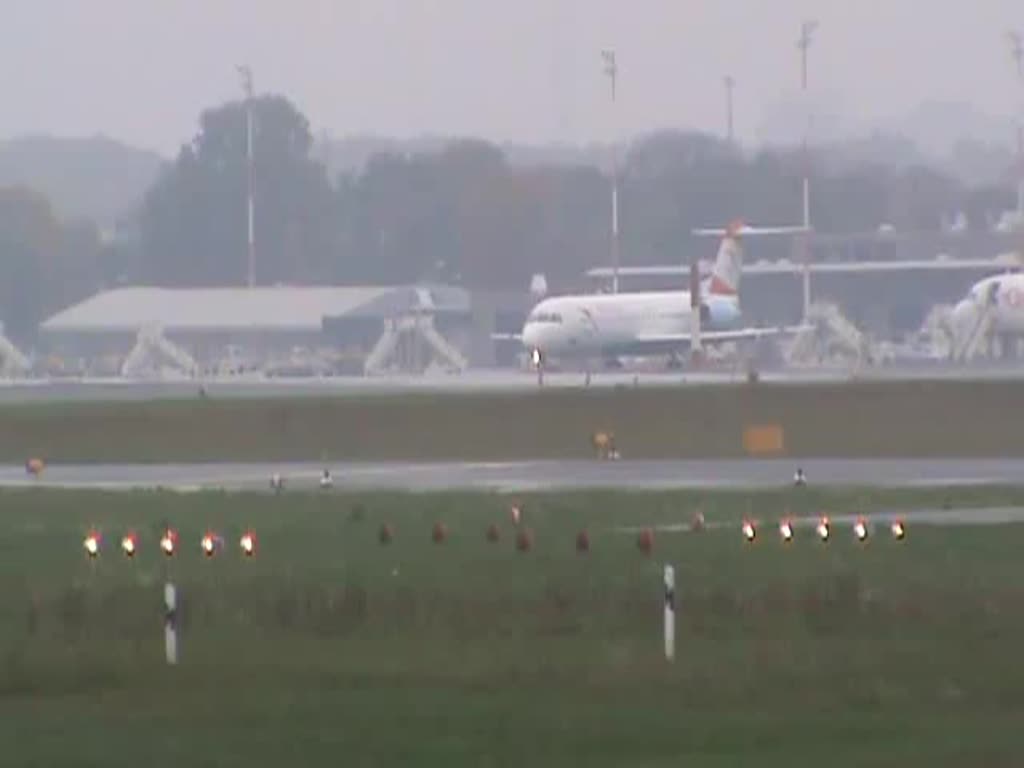 Austrian Airlines Fokker 100 OE-LVB beim Start in Berlin-Tegel am 26.10.2014