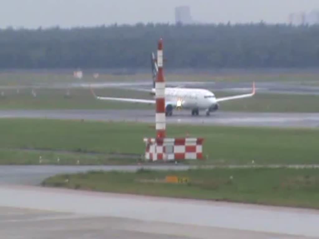 Austrian B 737-8Z9 OE-LNT in Star Alliance-Bemalung beim Start in Berlin-Tegel am 04.09.2010