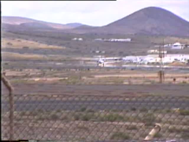 AVIACO DC 9 und LTU Sd B 757 am 11.05.1997 auf dem Flughafen Lanzarote, Digitalisierung einer alten Video 8 Aufnahme