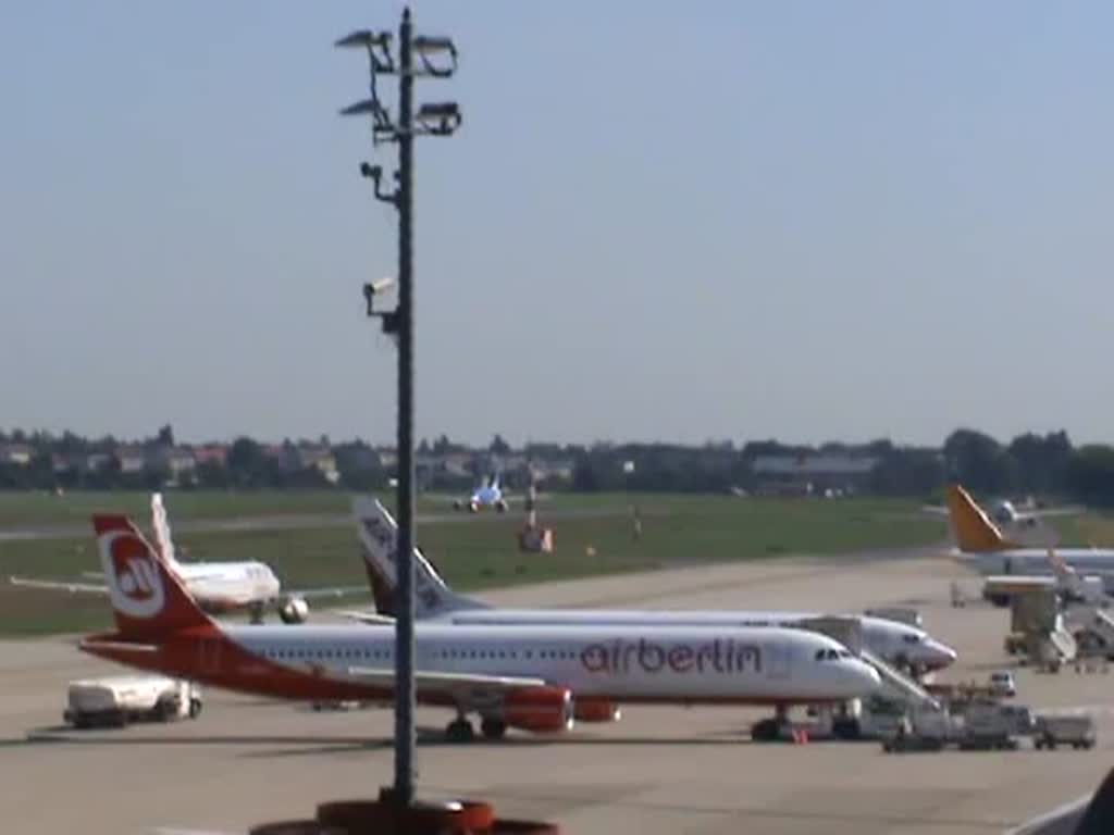 BMI A 319-131 G-DBCD beim Start in Berlin-Tegel am 21.08.2010