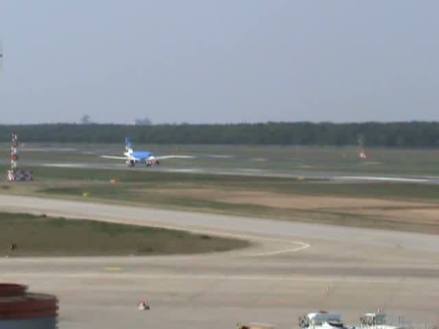 BMI British Midland A 319-131 G-DBCB beim Start auf dem Flughafen Berlin-Tegel am 30.04.2009